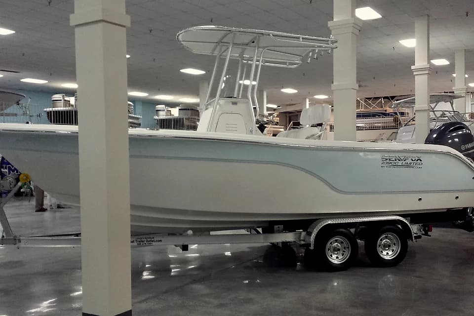 Boat showroom in Pompano Beach: boats parked on the finished polished concrete floor